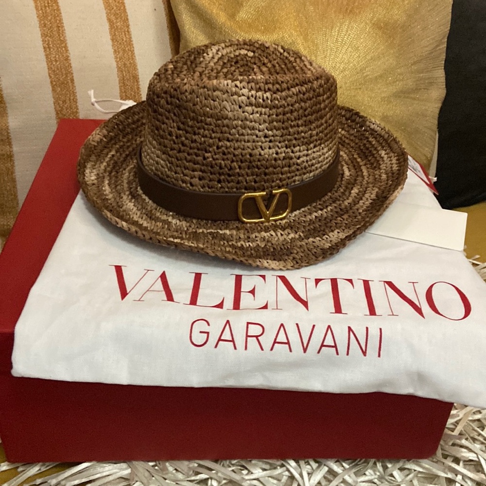 Great Holiday Gift! New Valentino Garavani Brown VLogo Hat Medium w/ bag & card!
